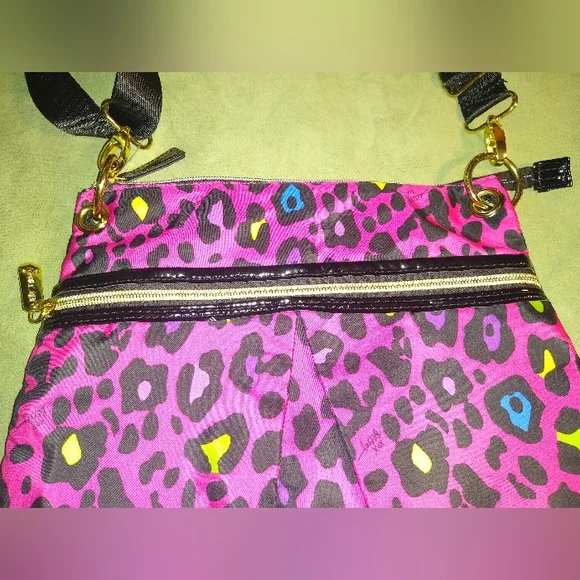 Betsey Johnson Crossbody Bag Fuscha Leopard Print NWOT Lots Of Storage Hot Pink - Picture 2 of 11